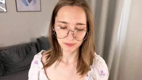 Snapshot of lauracollins__ chatting on June 6, 2026, 2:11 pm May online show from June 6, 2026, 2:11 pm
