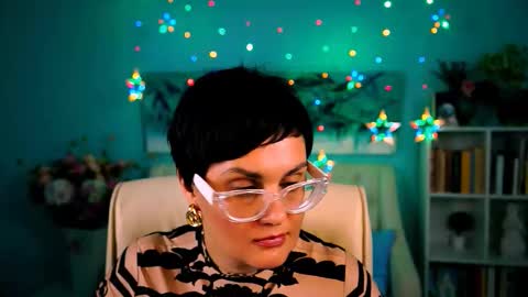 lauradavidsons online show from October 29, 2025, 6:42 pm