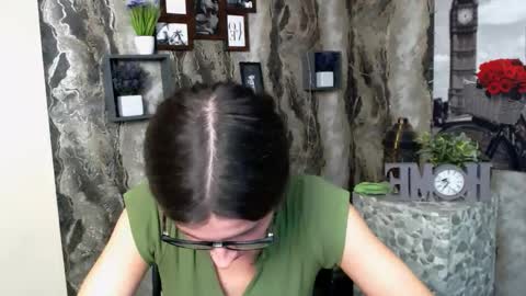 Laura online show from October 14, 2025, 11:22 am