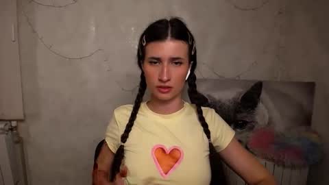Snapshot of lauradre_ chatting on May 23, 2026, 8:51 am Laura online show from May 23, 2026, 8:51 am