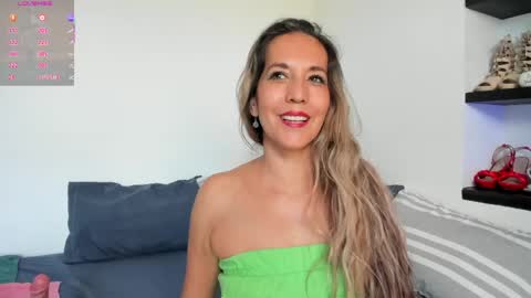 Snapshot of laurafarrely chatting on May 9, 2026, 8:36 pm Laura online show from May 9, 2026, 8:36 pm