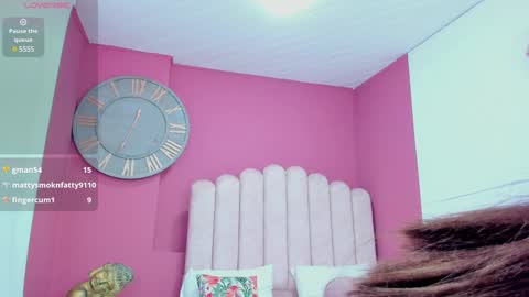 Laura Glowing online show from December 3, 2024, 9:11 am