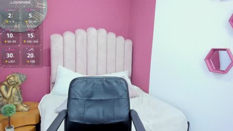 Laura Glowing online show from January 18, 2025, 9:45 am