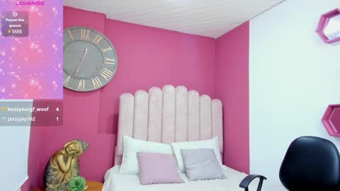 Laura Glowing online show from January 31, 2025, 3:30 am