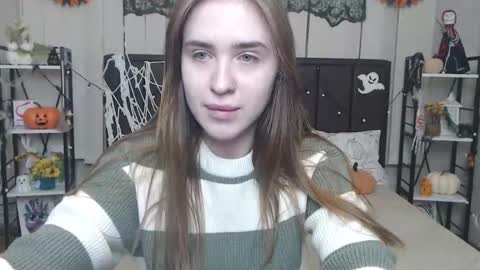 LauraHlot online show from November 12, 2025, 6:36 am