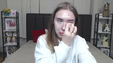 LauraHlot online show from November 30, 2025, 7:01 am