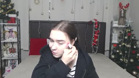 LauraHlot online show from December 15, 2025, 8:40 am