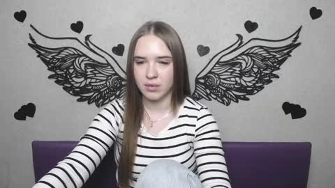 LauraHlot online show from April 18, 2026, 7:58 pm