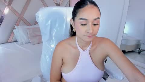 laura  online show from November 6, 2025, 1:56 pm