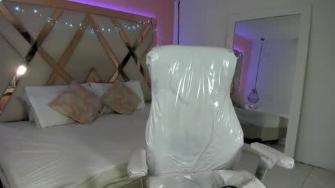 laura  online show from January 5, 2026, 8:01 pm