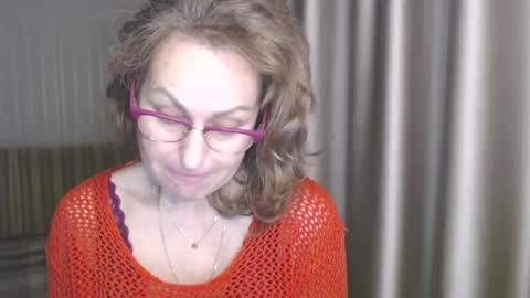 Lauraoven1 online show from January 9, 2025, 6:26 pm