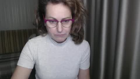 Lauraoven1 online show from January 13, 2025, 12:35 pm