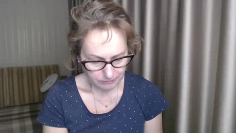 Lauraoven1 online show from January 16, 2025, 5:44 pm