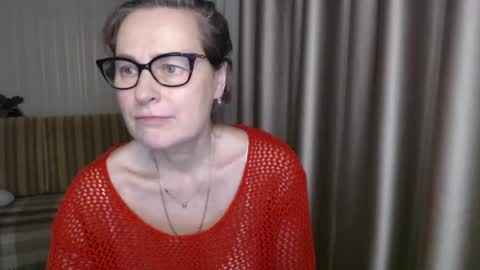 Lauraoven1 online show from February 9, 2025, 6:47 pm