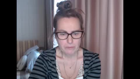 Lauraoven1 online show from February 17, 2025, 12:27 pm