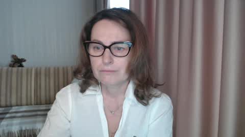 Lauraoven1 online show from February 24, 2025, 1:10 pm