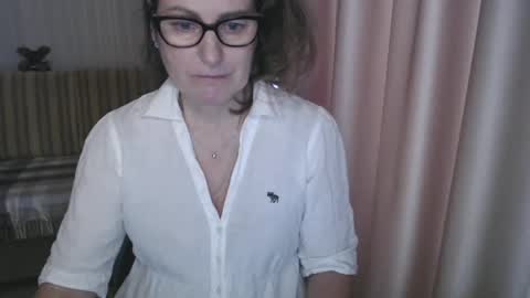 Lauraoven1 online show from March 7, 2025, 12:23 pm