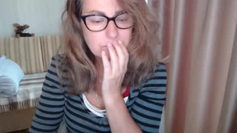 Lauraoven1 online show from September 30, 2025, 7:24 am