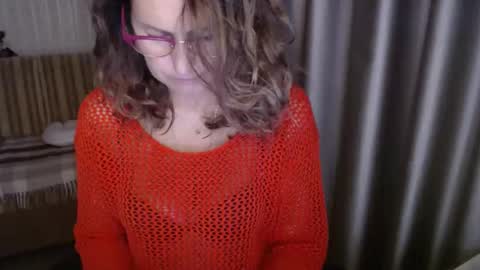 Lauraoven1 online show from October 5, 2025, 2:37 pm