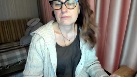 Lauraoven1 online show from February 12, 2026, 7:58 am