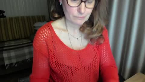 Snapshot of lauraoven1 chatting on April 27, 2026, 5:55 pm Lauraoven1 online show from April 27, 2026, 5:55 pm