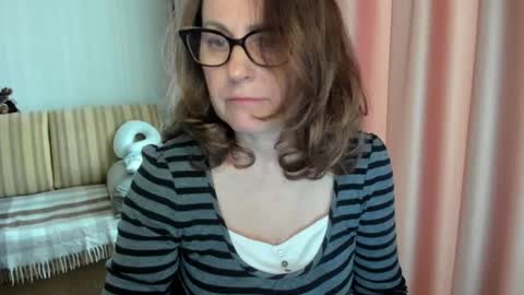Snapshot of lauraoven1 chatting on May 6, 2026, 2:22 pm Lauraoven1 online show from May 6, 2026, 2:22 pm