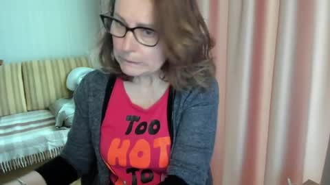 Snapshot of lauraoven1 chatting on May 15, 2026, 8:10 am Lauraoven1 online show from May 15, 2026, 8:10 am