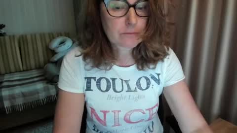 Snapshot of lauraoven1 chatting on June 11, 2026, 3:10 pm Lauraoven1 online show from June 11, 2026, 3:10 pm
