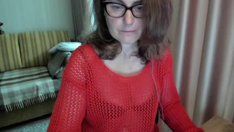 Snapshot of lauraoven1 chatting on June 13, 2026, 7:28 am Lauraoven1 online show from June 13, 2026, 7:28 am