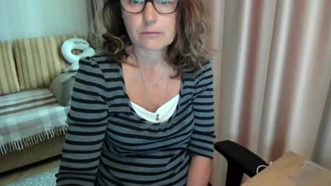 Snapshot of lauraoven1 chatting on July 8, 2026, 7:13 am Lauraoven1 online show from July 8, 2026, 7:13 am