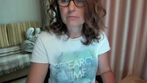 Snapshot of lauraoven1 chatting on July 14, 2026, 8:52 am Lauraoven1 online show from July 14, 2026, 8:52 am
