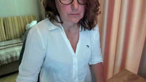 Snapshot of lauraoven1 chatting on July 17, 2026, 7:15 am Lauraoven1 online show from July 17, 2026, 7:15 am