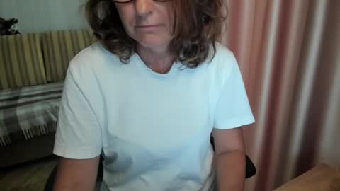 Snapshot of lauraoven1 chatting on July 28, 2026, 3:21 pm Lauraoven1 online show from July 28, 2026, 3:21 pm