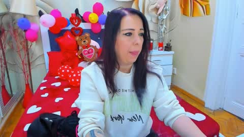 Snapshot of laurasinfull chatting on February 15, 2025, 4:14 am Laura online show from February 15, 2025, 4:14 am