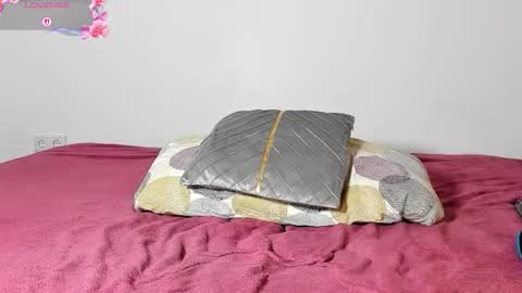 Laura Lara Sommer online show from October 7, 2025, 6:16 pm