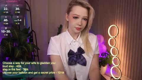  Laura  online show from October 2, 2025, 6:20 am
