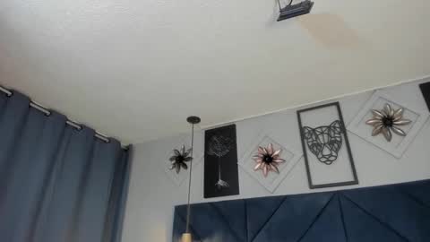 Laureen online show from December 6, 2024, 8:51 pm