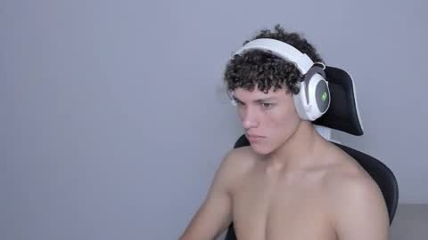 Laureent online show from October 6, 2025, 3:04 am