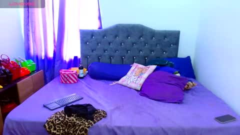 Lauren online show from October 14, 2025, 9:26 pm