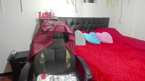 Lauren Independent model online show from December 2, 2025, 5:08 pm