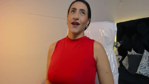 Lauren online show from February 15, 2026, 5:09 pm