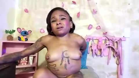 Snapshot of lauren_hills7069 chatting on January 15, 2025, 7:48 am Lauren online show from January 15, 2025, 7:48 am