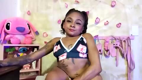 Snapshot of lauren_hills7069 chatting on January 23, 2025, 2:44 am Lauren online show from January 23, 2025, 2:44 am