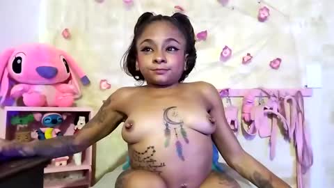 Snapshot of lauren_hills7069 chatting on January 23, 2025, 5:45 am Lauren online show from January 23, 2025, 5:45 am