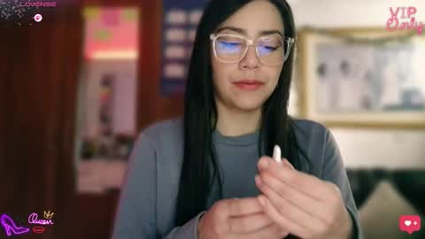 Lauren online show from April 5, 2026, 8:44 am