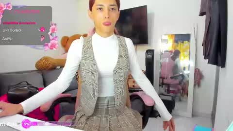 Snapshot of laurencesophiets chatting on June 25, 2026, 4:33 pm SF online show from June 25, 2026, 4:33 pm