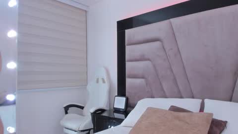 laurenclark1 online show from March 4, 2026, 3:45 am