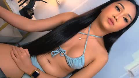 chloe3 online show from November 27, 2025, 6:32 pm