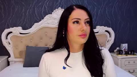 Snapshot of laurenjenssen chatting on November 4, 2025, 7:18 am Laura online show from November 4, 2025, 7:18 am