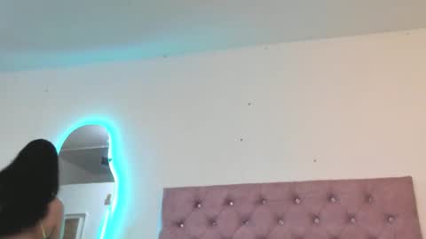 laurenlaine online show from December 19, 2025, 7:54 pm